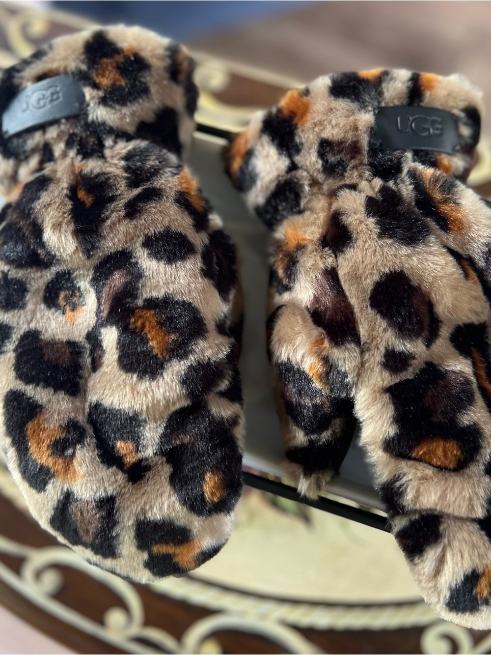 NWOT UGG Leopard Print Plush Mittens in Tan, Black & Brown - Picture 3 of 4